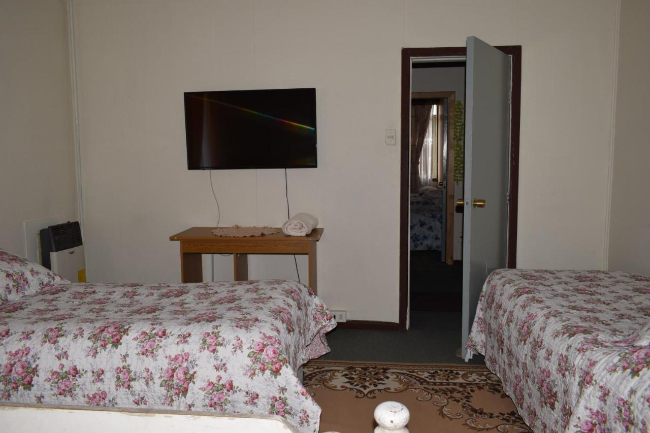 Hostal Torres Del Paine Punta Arenas Exterior photo