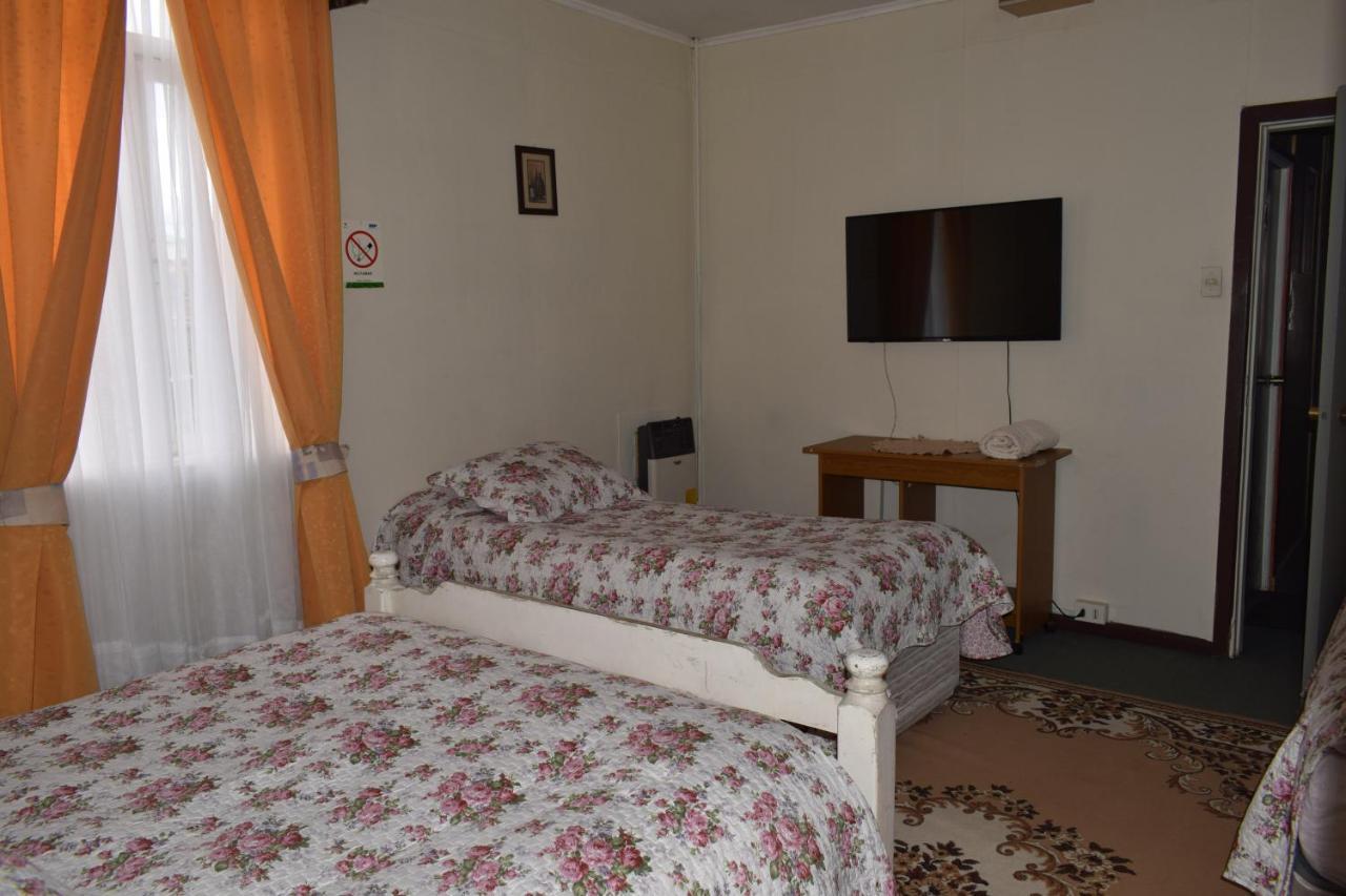 Hostal Torres Del Paine Punta Arenas Exterior photo
